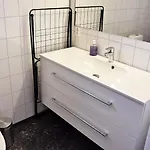 8 Person In Urangsvag