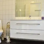 8 Person In Urangsvag *