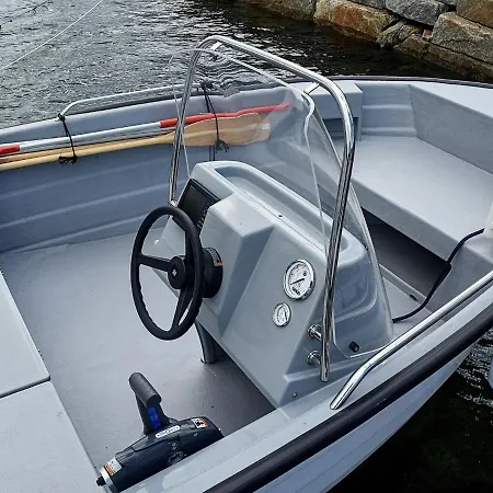 8 Person In Urangsvag *