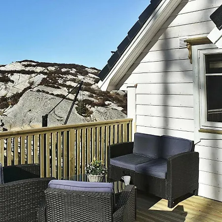 8 Person In Urangsvag