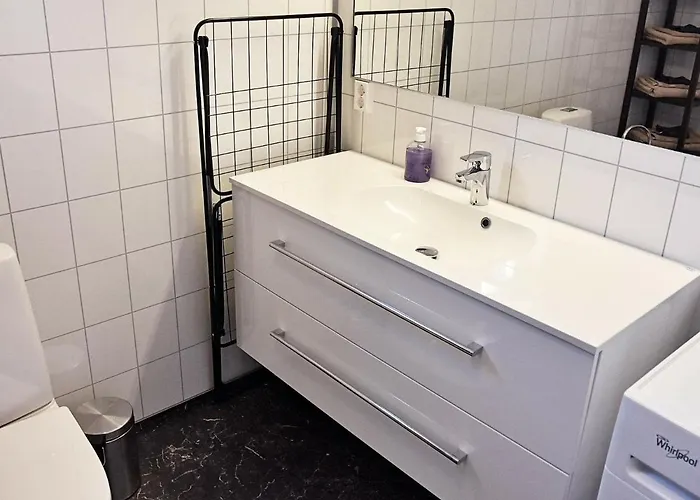 8 Person In Urangsvag