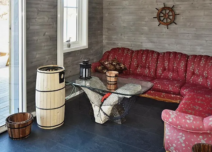 8 Person In Urangsvag *