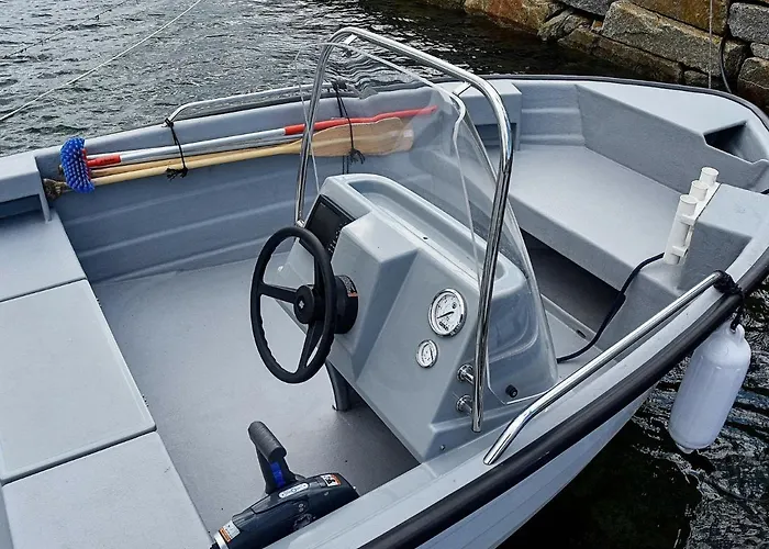 8 Person In Urangsvag *